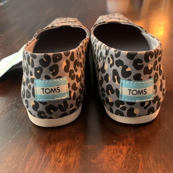 NIB TOMS Alpargata Grey Leopard Print, size 6, new with tags and box - Picture 3 of 6